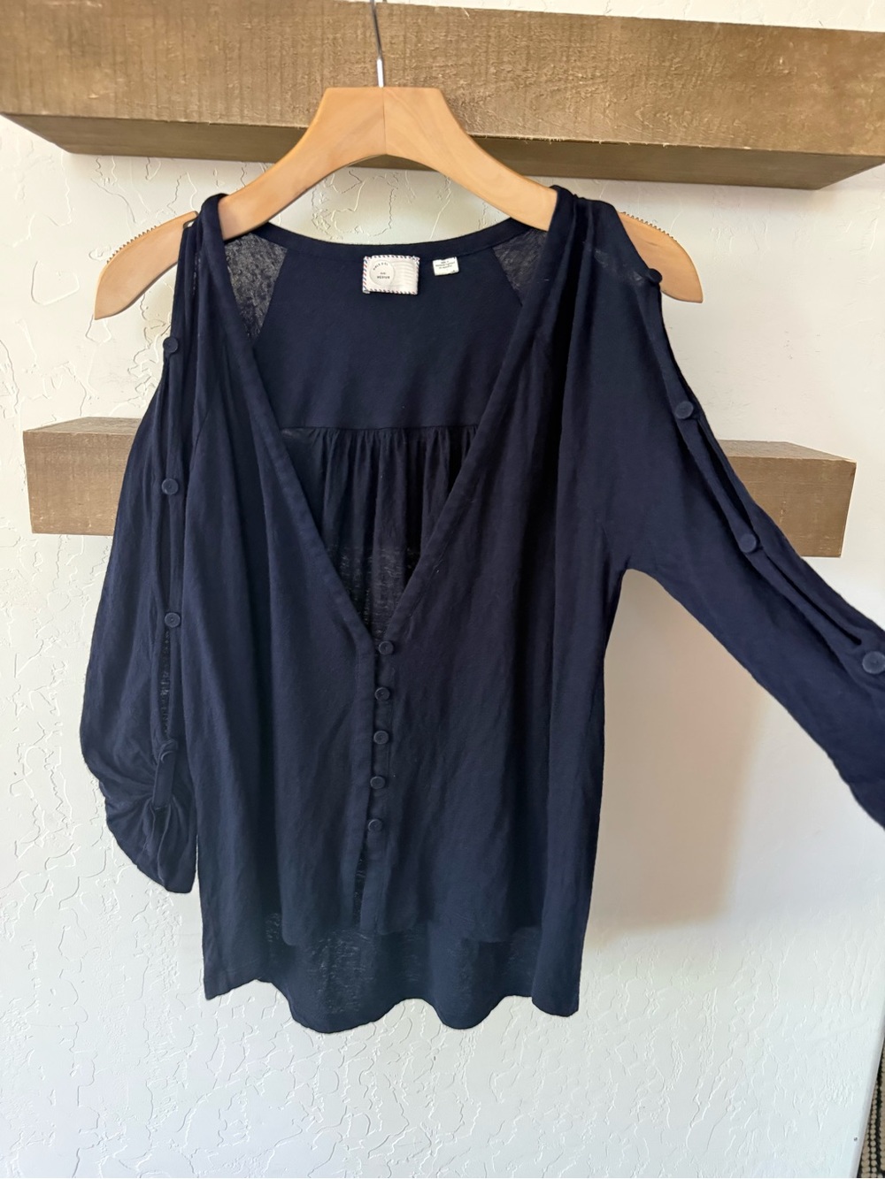 Anthropologie|Women's Navy blue Button-Front Cold-Shoulder Top,size medium•Boho